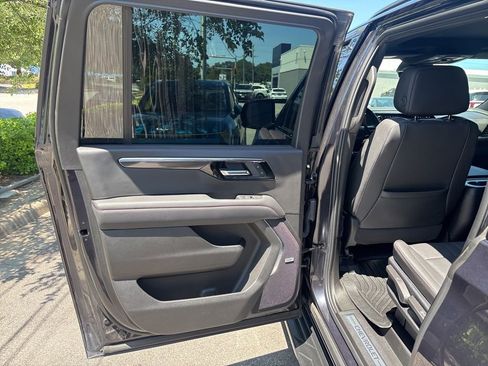 Used 2025 Chevrolet Suburban RST w/ Advanced Technology Package AWD/4WD image 18