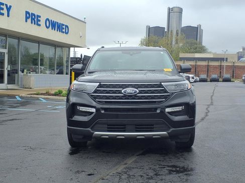 Used 2023 Ford Explorer XLT w/ Equipment Group 202A image 2