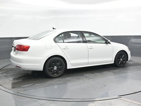 Used 2014 Volkswagen Jetta SE FWD image 2