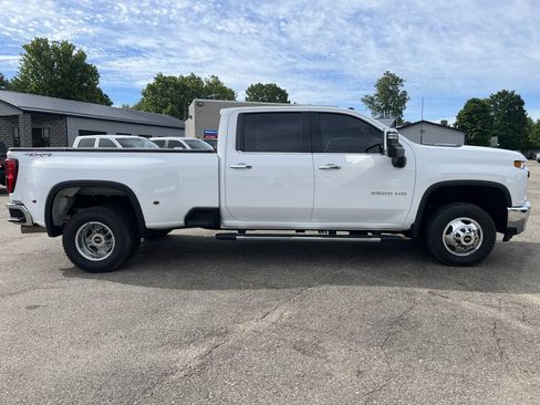 Used 2022 Chevrolet Silverado 3500 LTZ w/ LTZ Convenience Package AWD/4WD image 5