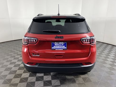 Used 2023 Jeep Compass Latitude w/ Convenience Group AWD/4WD image 8