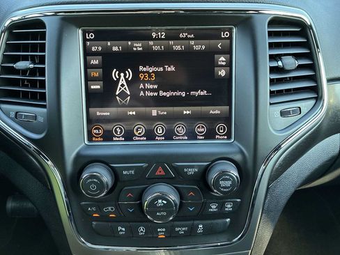 Used 2018 Jeep Grand Cherokee Altitude AWD/4WD image 12