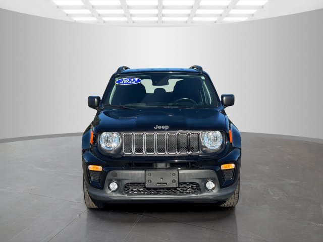 Certified 2022 Jeep Renegade Latitude w/ Convenience Group AWD/4WD image 2