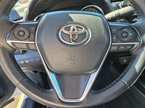 Used 2018 Toyota Camry XLE FWD image 8