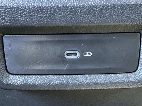 Certified 2025 Volkswagen Taos SE w/ Panoramic Sunroof Package image 13