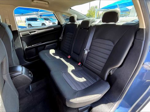 Used 2019 Ford Fusion SE image 21