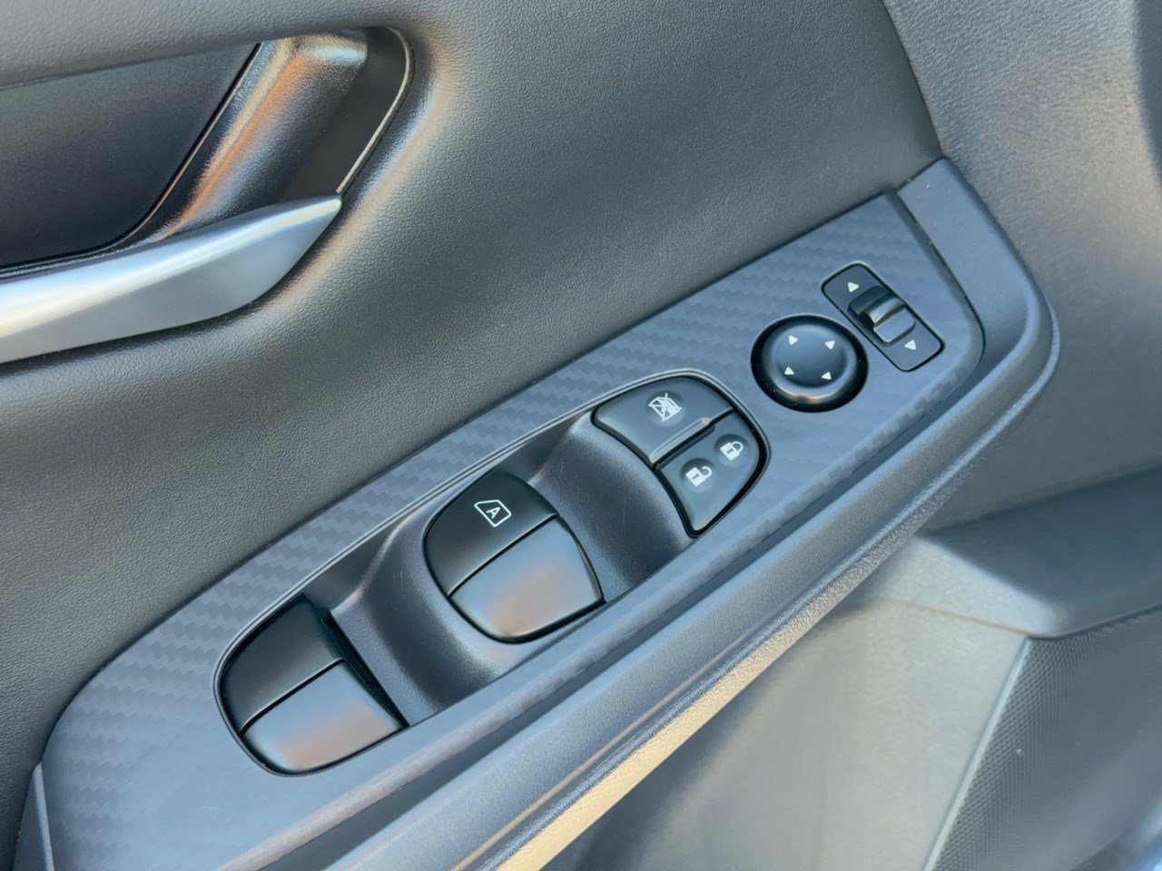 Used 2025 Nissan Sentra SV FWD image 15