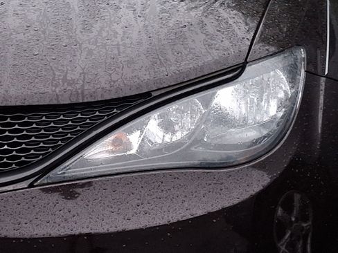 Used 2018 Chrysler Pacifica L FWD image 9