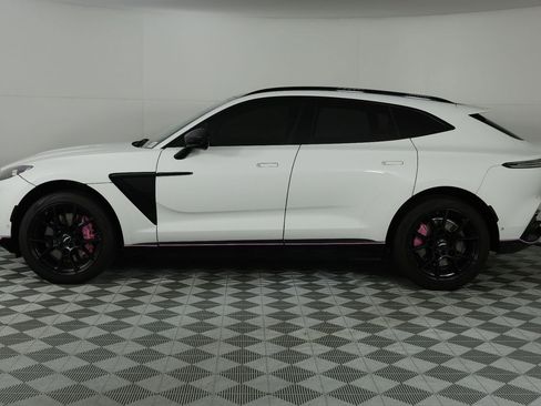 Used 2021 Aston Martin DBX image 2