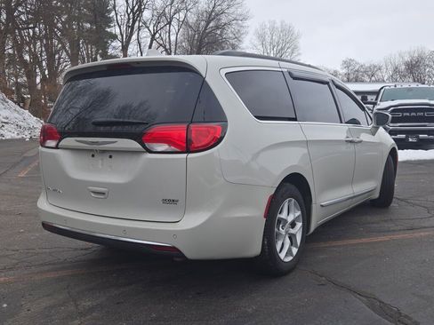 Used 2017 Chrysler Pacifica Touring-L w/ Tire & Wheel Group image 8