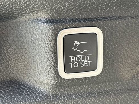 Used 2023 Jeep Grand Cherokee L Limited w/ Luxury Tech Group II image 20