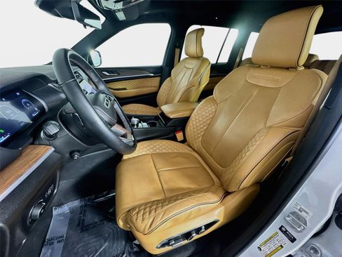 Used 2022 Jeep Grand Cherokee Summit w/ Adv Protech Group IV AWD/4WD image 11