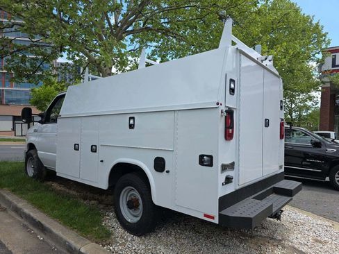 Used 2025 Ford E-350 and Econoline 350 Super Duty w/ Power Equipment Group RWD image 4