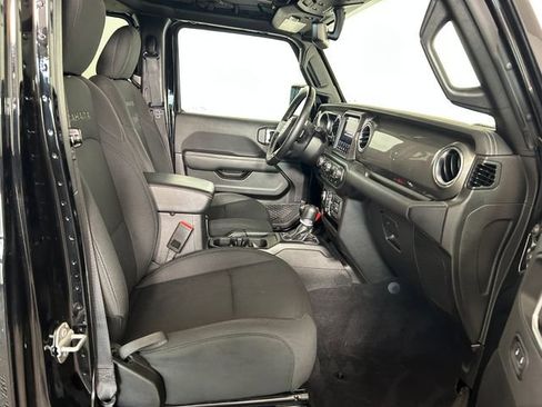 Used 2022 Jeep Wrangler Unlimited Sahara image 29