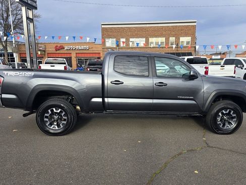 Used 2022 Toyota Tacoma TRD Off-Road image 10
