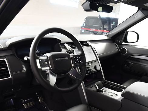 Certified 2025 Land Rover Discovery Dynamic SE AWD/4WD image 11