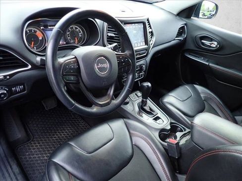 Used 2019 Jeep Cherokee Trailhawk w/ Cold Weather Group AWD/4WD image 9
