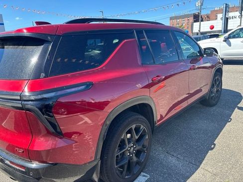 Used 2024 Chevrolet Traverse RS AWD/4WD image 3