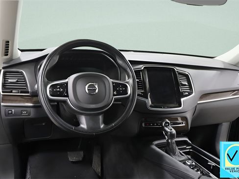 Used 2018 Volvo XC90 T5 Momentum w/ Convenience Package image 8