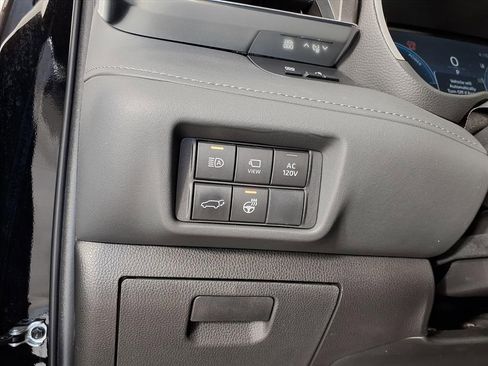 Used 2025 Toyota Highlander Limited image 14