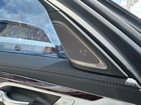 Used 2021 BMW 740i w/ M Sport Package RWD image 11