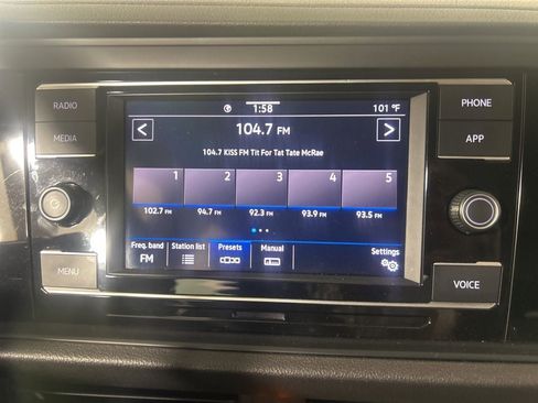 Used 2024 Volkswagen Jetta SE image 18