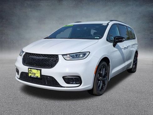 New 2026 Chrysler Pacifica Select w/ S Appearance Package FWD image 7