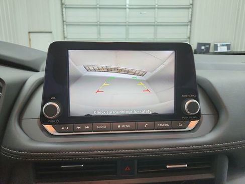 Used 2025 Nissan Rogue SV w/ SV Premium Package FWD image 28