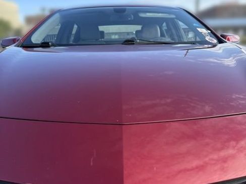 Used 2017 Chevrolet Malibu LT w/ Leather Package FWD image 2