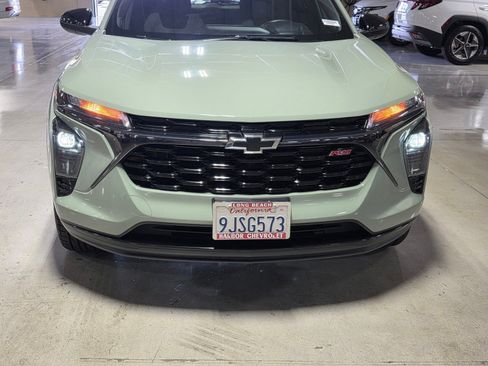 Used 2024 Chevrolet Trax RS FWD image 9