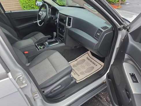 Used 2008 Jeep Grand Cherokee Laredo w/ Sun/Sound Group AWD/4WD image 13