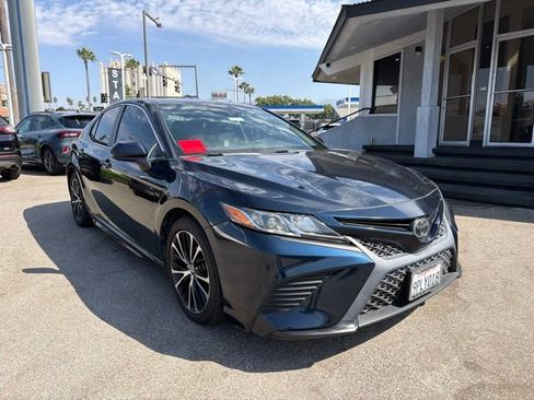Used 2019 Toyota Camry SE FWD image 1