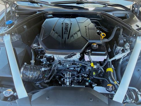 Used 2025 Genesis G70 2.5T RWD image 34