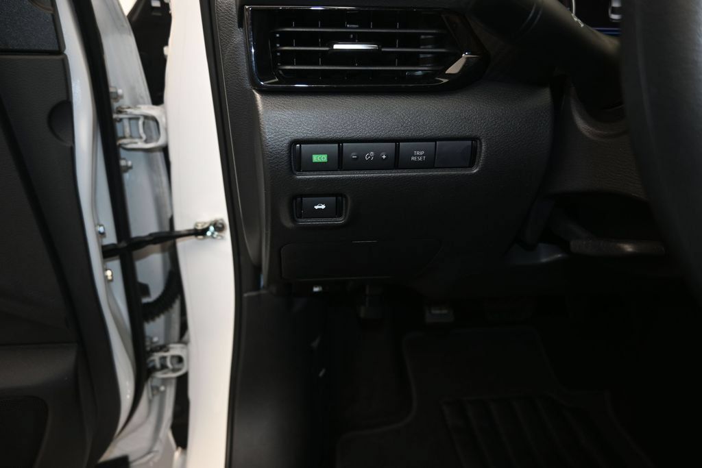 Certified 2024 Nissan Sentra SV FWD image 12