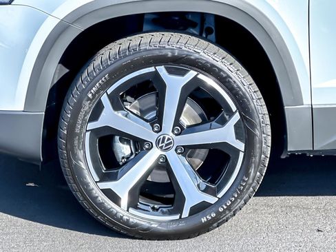 New 2026 Volkswagen Taos SEL image 25