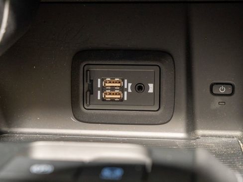 Used 2021 Toyota Venza LE image 14