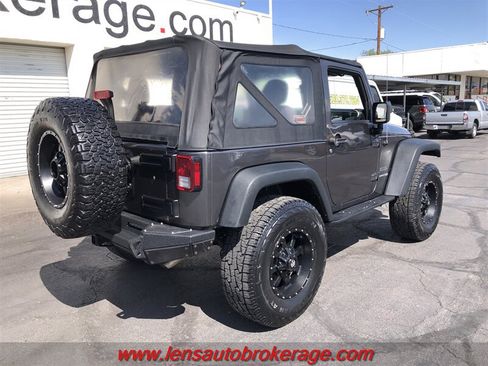 Used 2018 Jeep Wrangler Sport AWD/4WD image 9