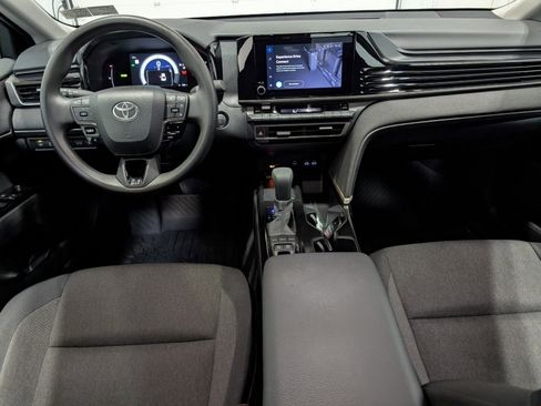 Used 2025 Toyota Camry LE image 11