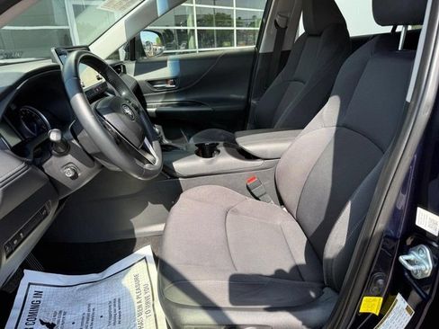 Used 2021 Toyota Venza LE AWD/4WD image 16