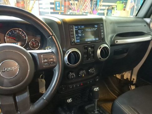 Used 2016 Jeep Wrangler Unlimited Sahara w/ Dual Top Group AWD/4WD image 14