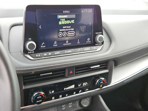 Used 2025 Nissan Rogue SV AWD/4WD image 20