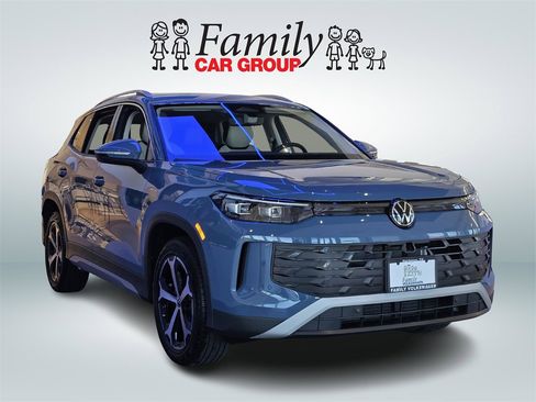 New 2025 Volkswagen Tiguan SE image 6