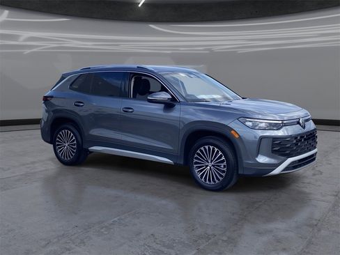 New 2025 Volkswagen Tiguan S image 2