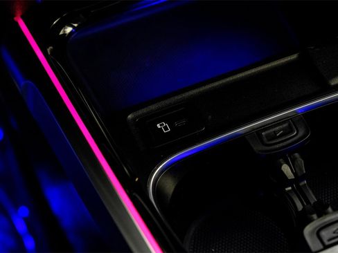 Used 2023 Mercedes-Benz EQB 300 4MATIC image 26