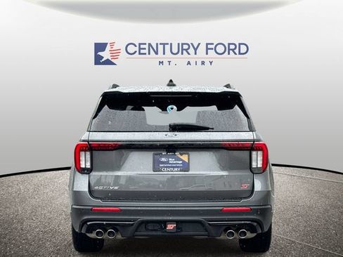 Used 2025 Ford Explorer ST AWD/4WD image 3