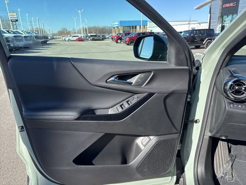 Used 2025 Chevrolet Equinox LT w/ Convenience Package II image 27