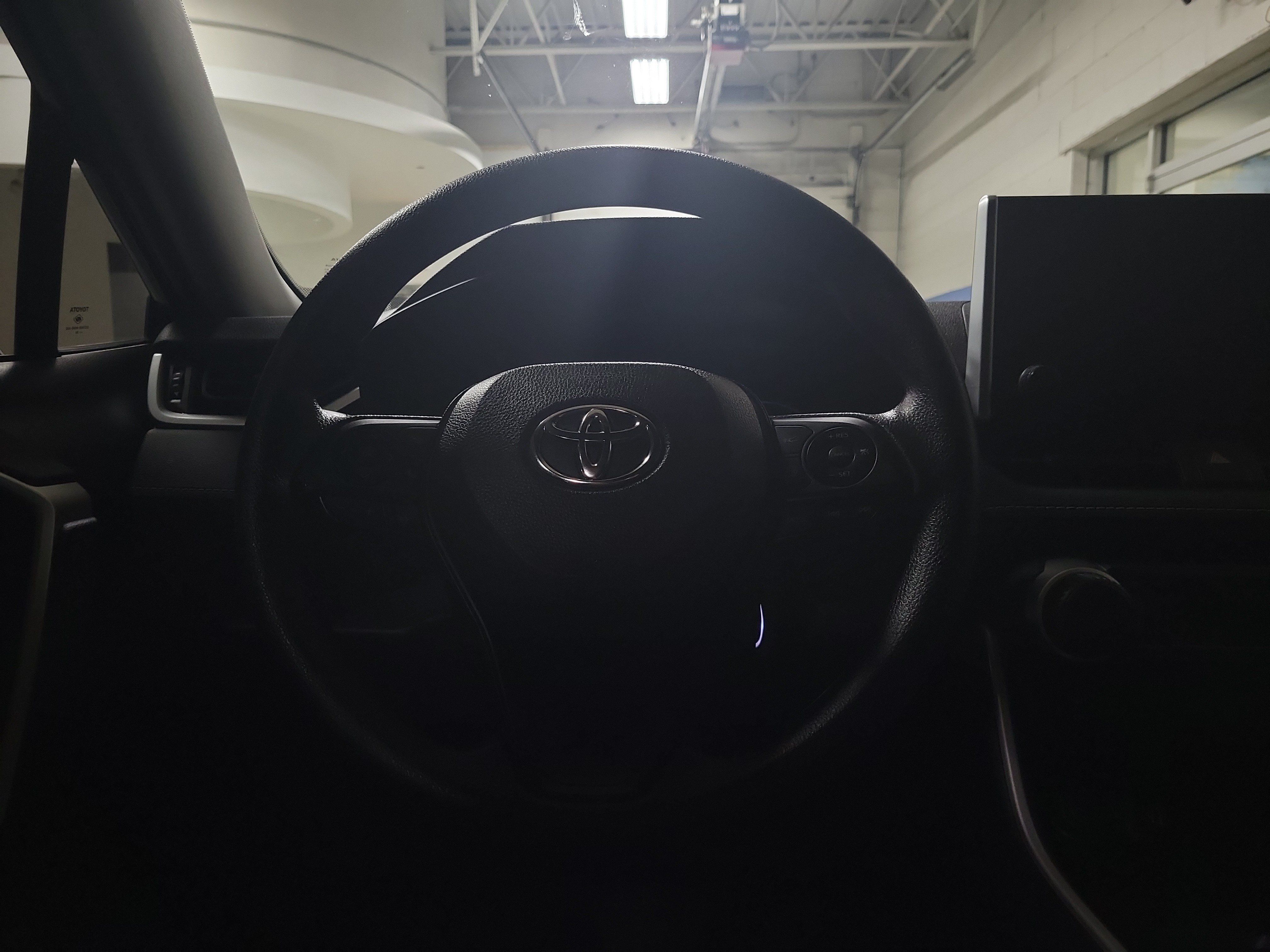 Used 2023 Toyota RAV4 LE AWD/4WD image 16