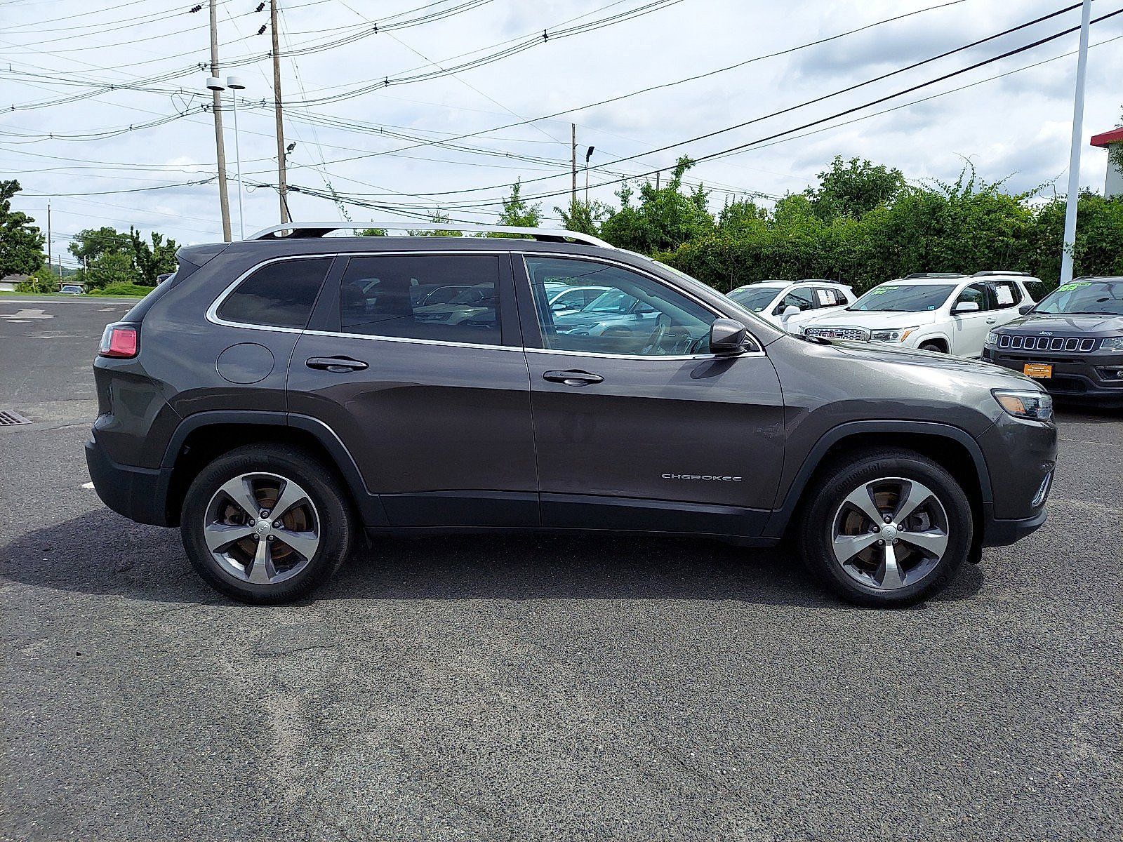Used 2019 Jeep Cherokee Limited AWD/4WD image 7