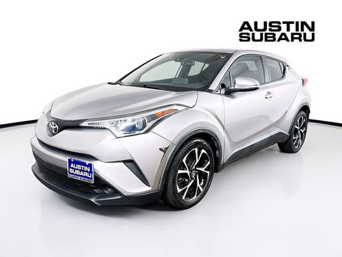 Used 2019 Toyota C-HR XLE FWD image 3