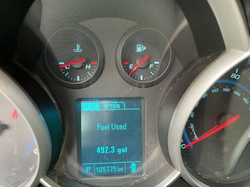 Used 2013 Chevrolet Cruze LS FWD image 10